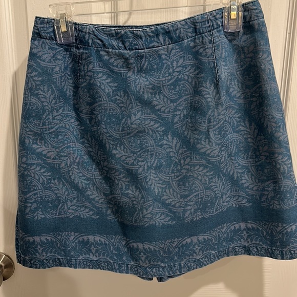 Liz Claiborne size 8 petite denim skort - Picture 3 of 5